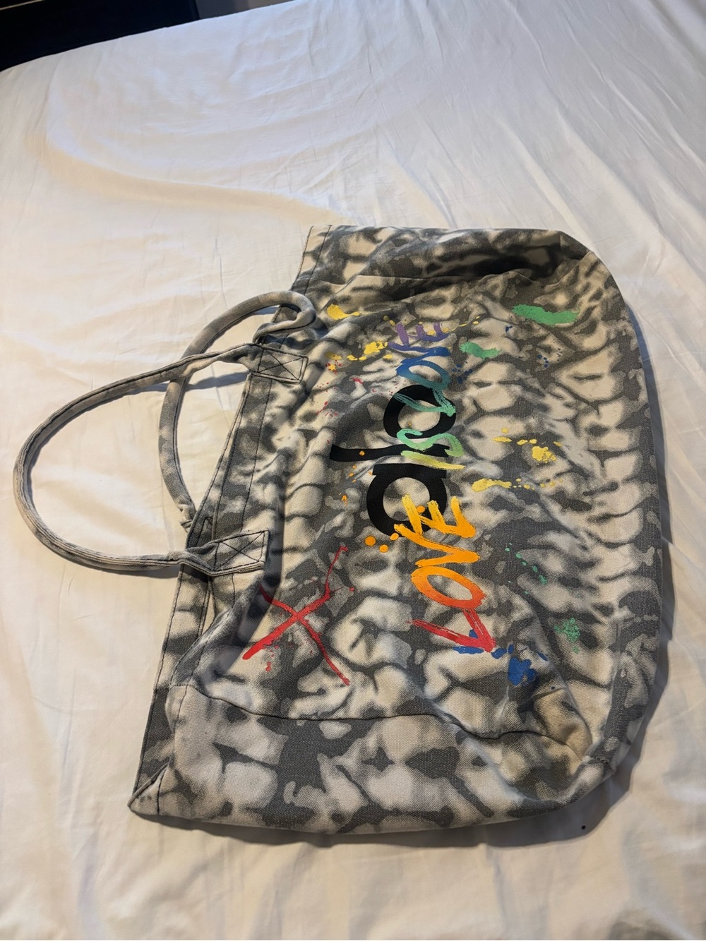 ALO Yoga Gray Tie-Dye Tote with Multicolor Paint Splatter used Preowned - Picture 8 of 8